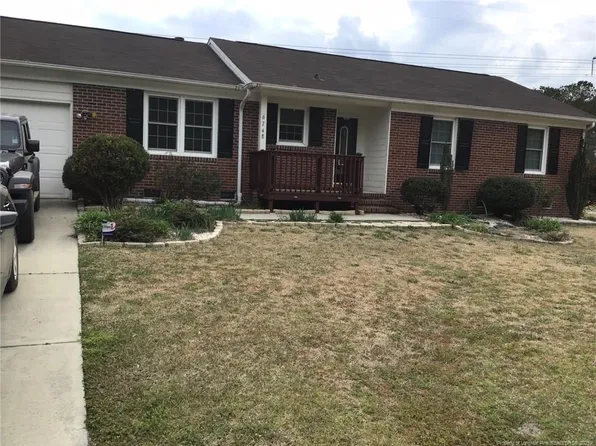6748 Vaughn Rd, Fayetteville, NC 28304