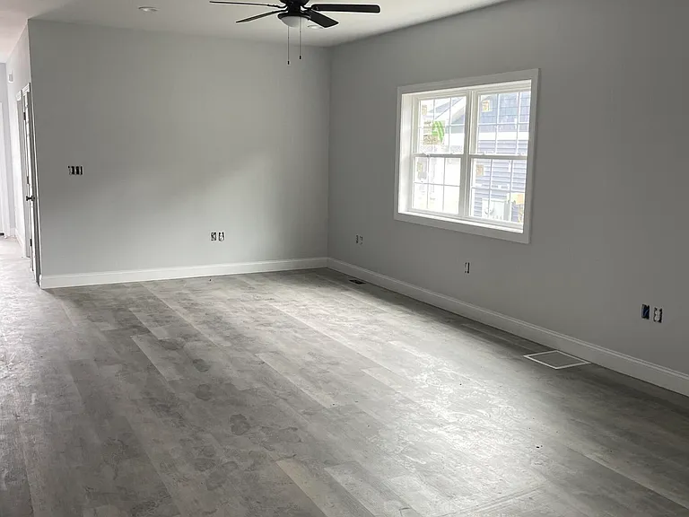 418 Felts St — Photo 2