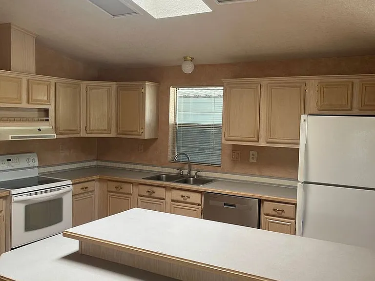 3167 W Robin Rd — Photo 15