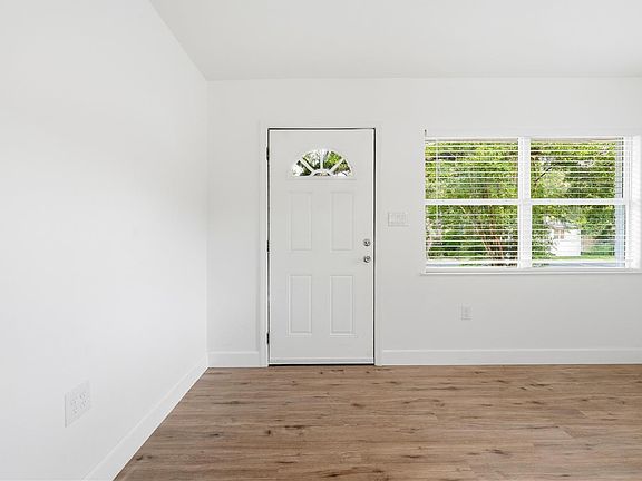 2nd image of 1009 Nebraska St