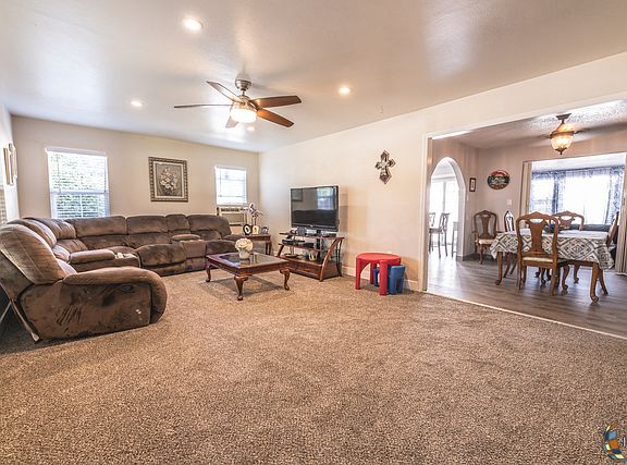 4th image of 383 Perrymont Ave