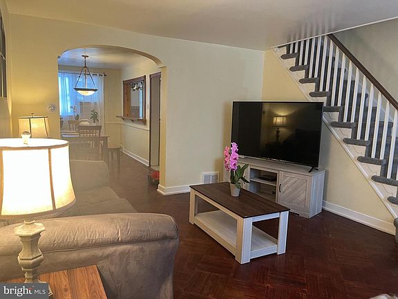 4th image of 333 Stevens St