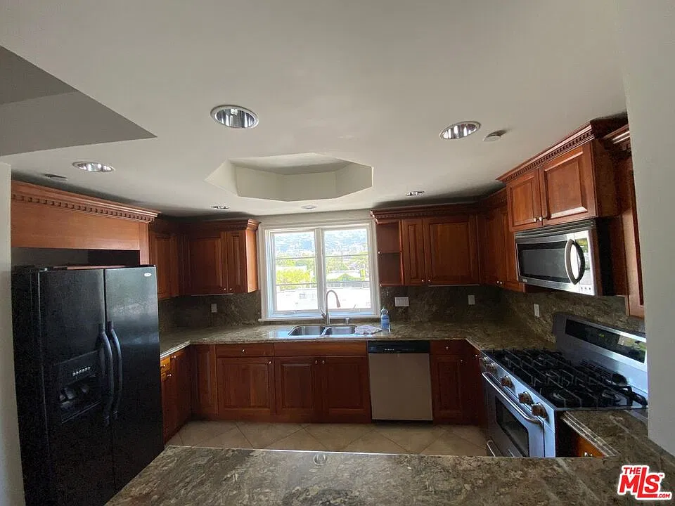 3 bed, 3.5 bath, 1800 sqft, $5,500 — Photo 4