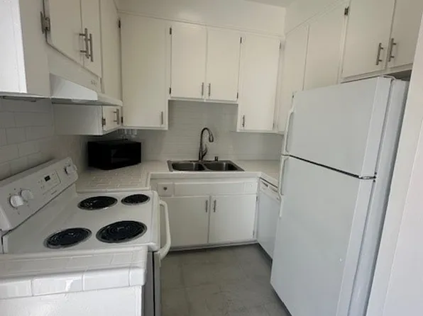 1409 Midvale Ave