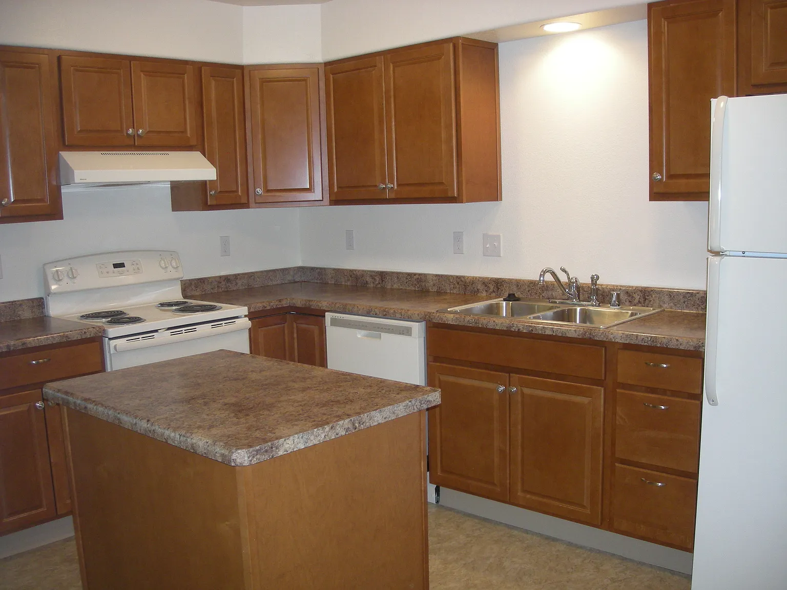 2 bed, 1100 sqft, $1,900 — Photo 2