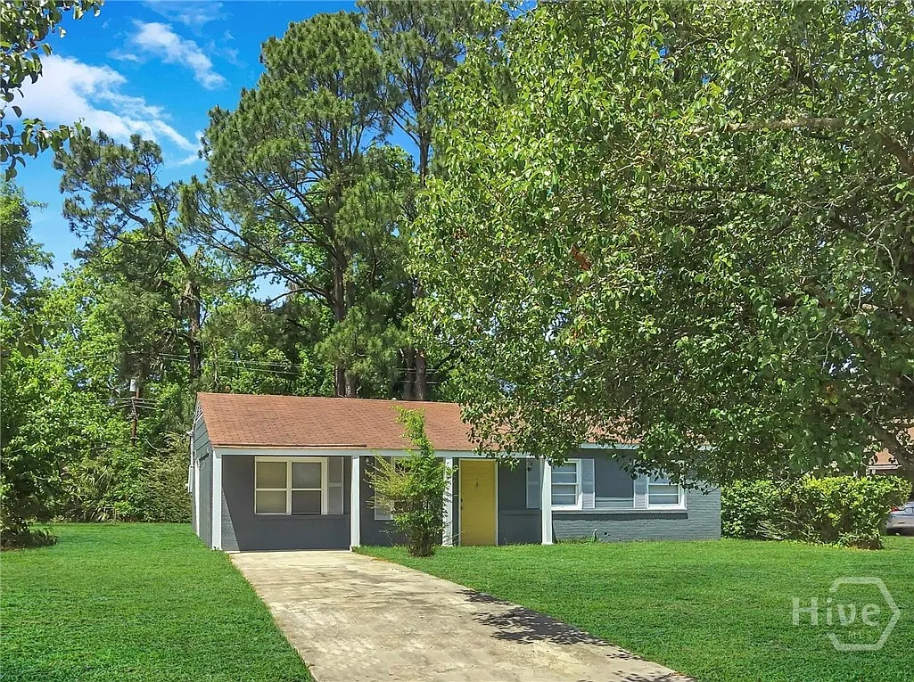 3 bed, 1.0 bath, 925 sqft, $1,750 — Photo 1