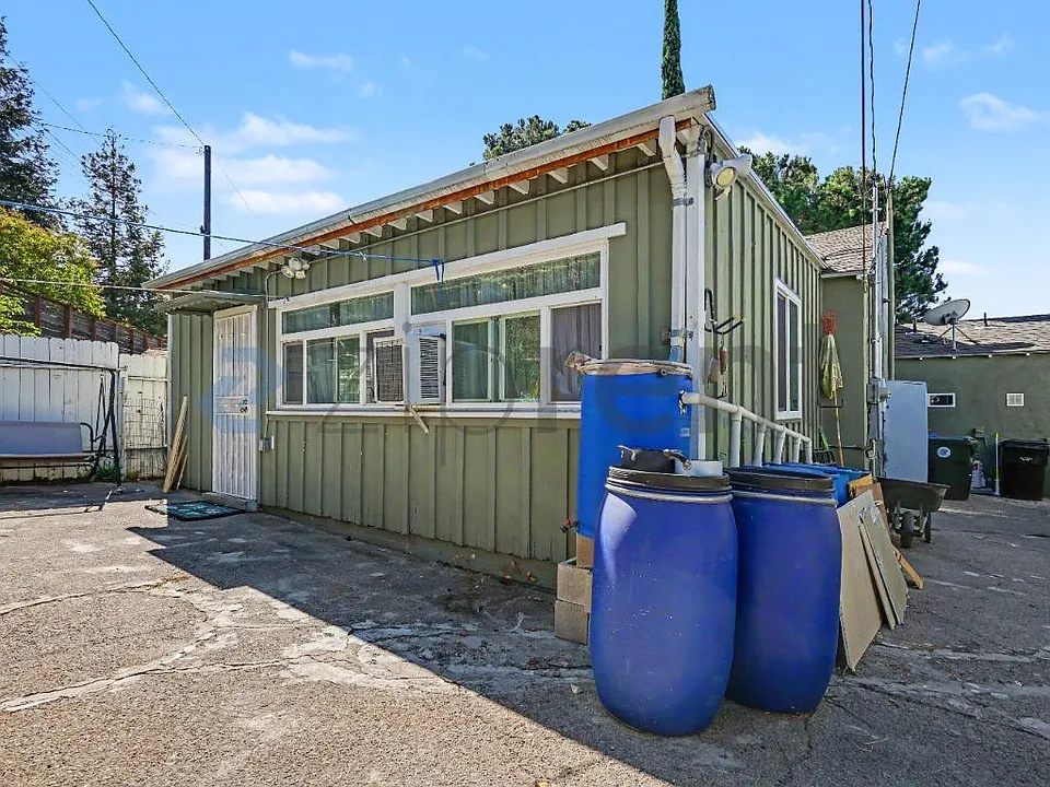 2755 Sanborn Ave