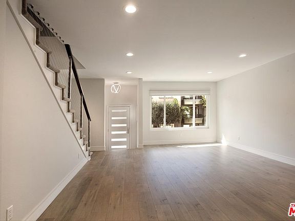 3rd image of 142 Bronwood Ave