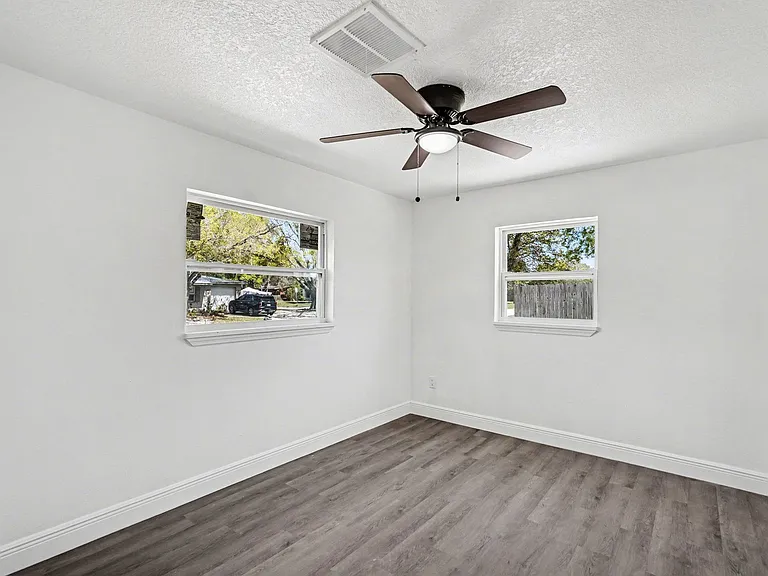 5240 Sutton Ave — Photo 19