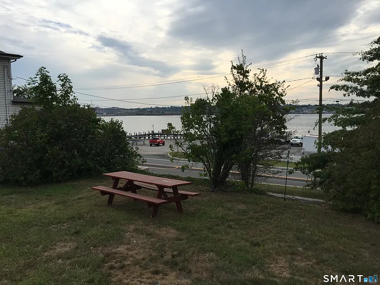380 Thames St — Photo 2