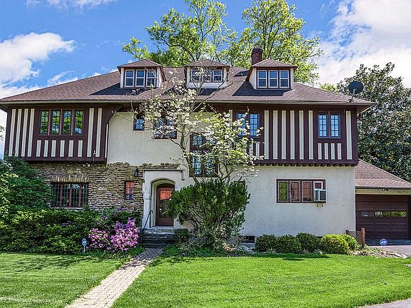 3rd image of 6 Annwood Ln