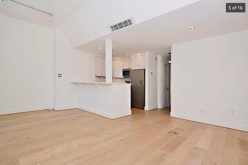 Open floor plan, bar, kitchen.