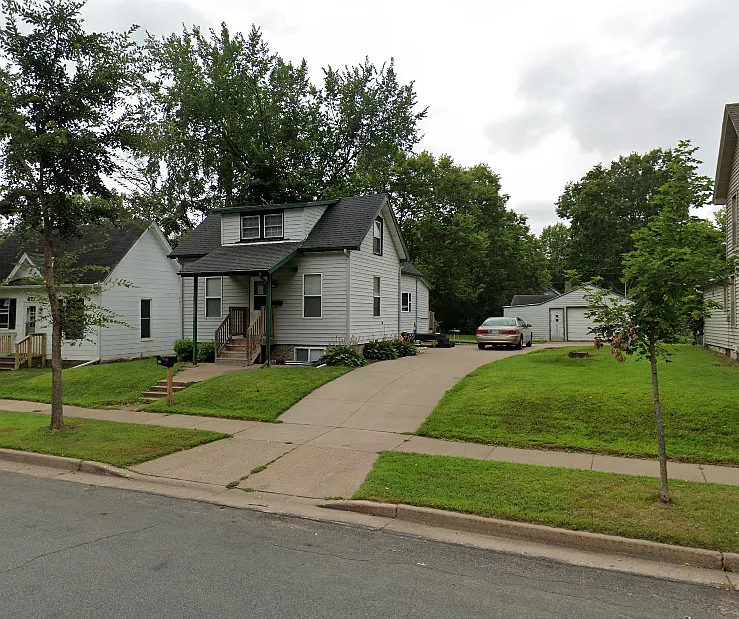 3 bed, 2.5 bath, 1311 sqft, $550 — Photo 2