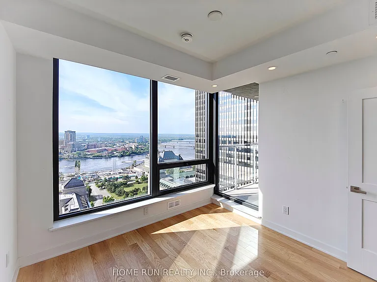 340 Queen St #2502 — Photo 16