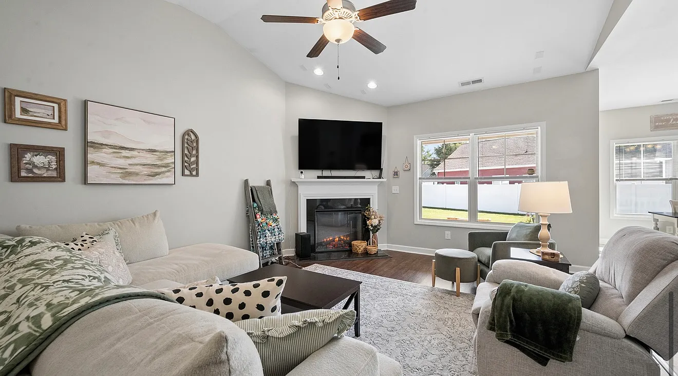 3 bed, 1436 sqft, $2,200 — Photo 4