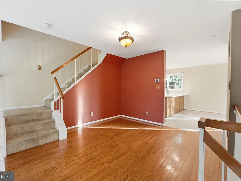 8715 Delcris Dr — Photo 6
