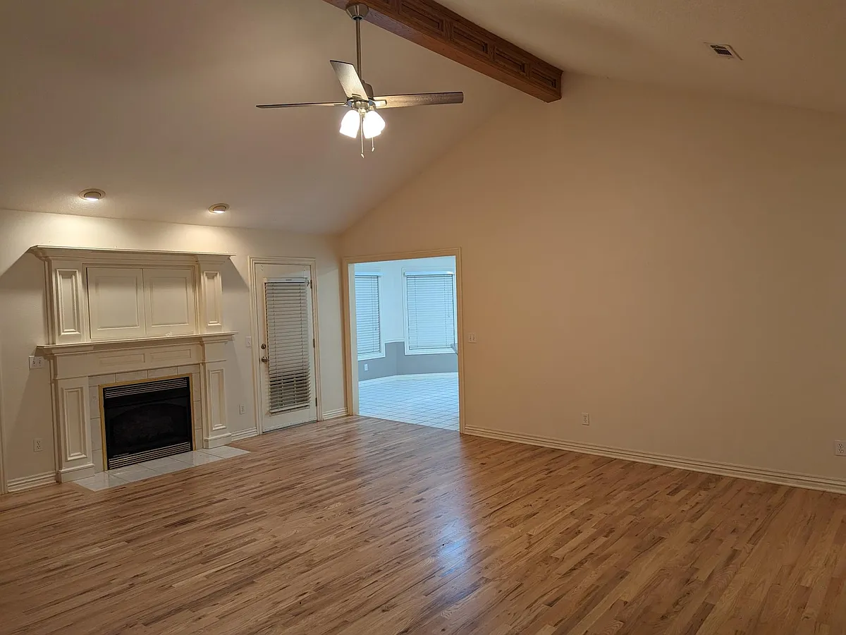 Building Photo - 2030 N Hailey Dr