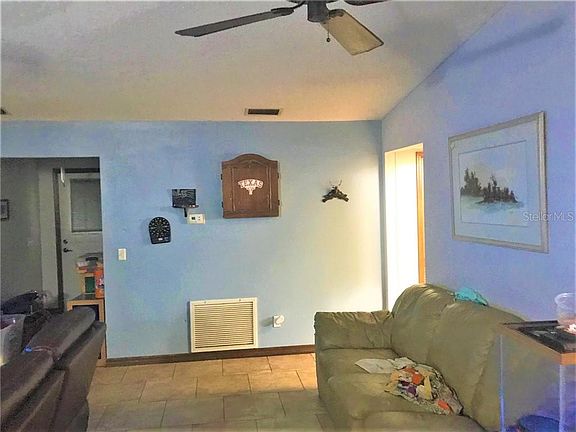3rd image of 121 Lakeview Dr