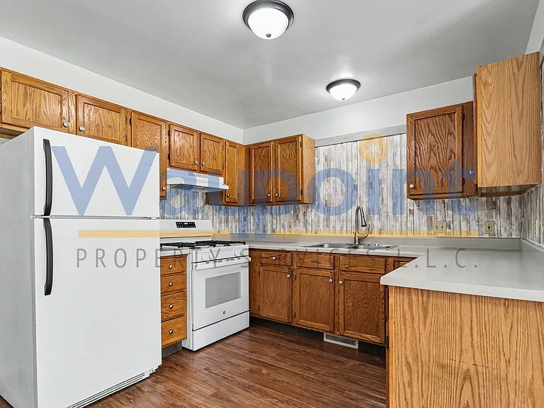 632 E Washington St — Photo 6