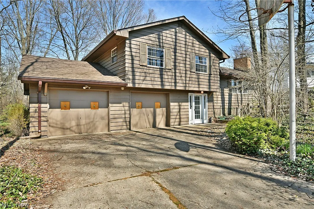 8391 Squires Ln NE photo 1