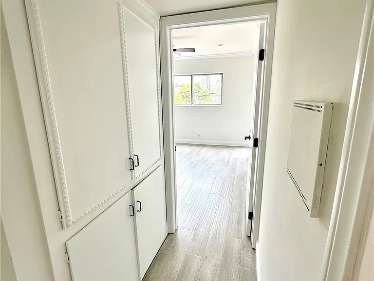 423 S Rexford Dr — Photo 15