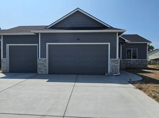 505 N Hidden Ln, Valley Center, KS 67147