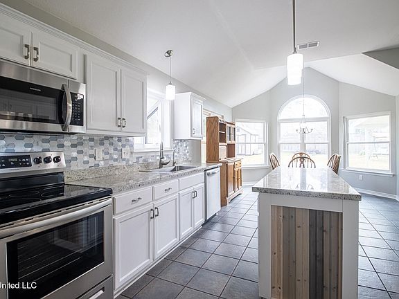 3rd image of 13594 Tara Hills Dr