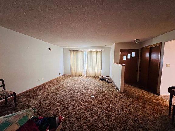 4th image of 907 8th St