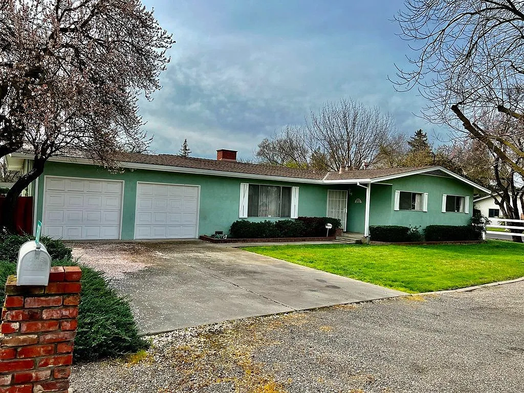 2512 Temperate Ave photo 1