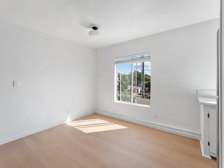 Valeria Apartments — Photo 17