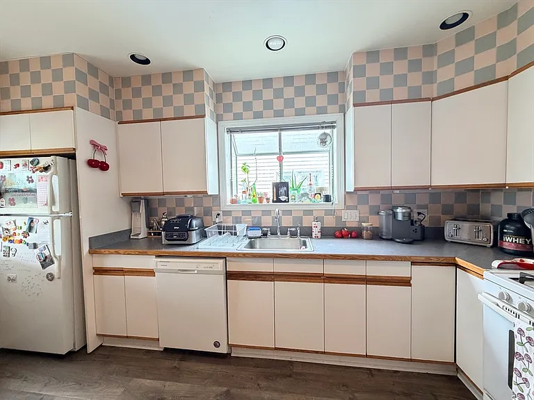 20 Windsor Rd #1 — Photo 7