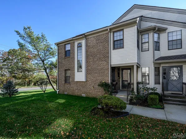 2904 Lighthouse Ln, Parlin, NJ 08859