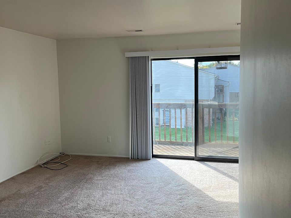 living room w/ walk out