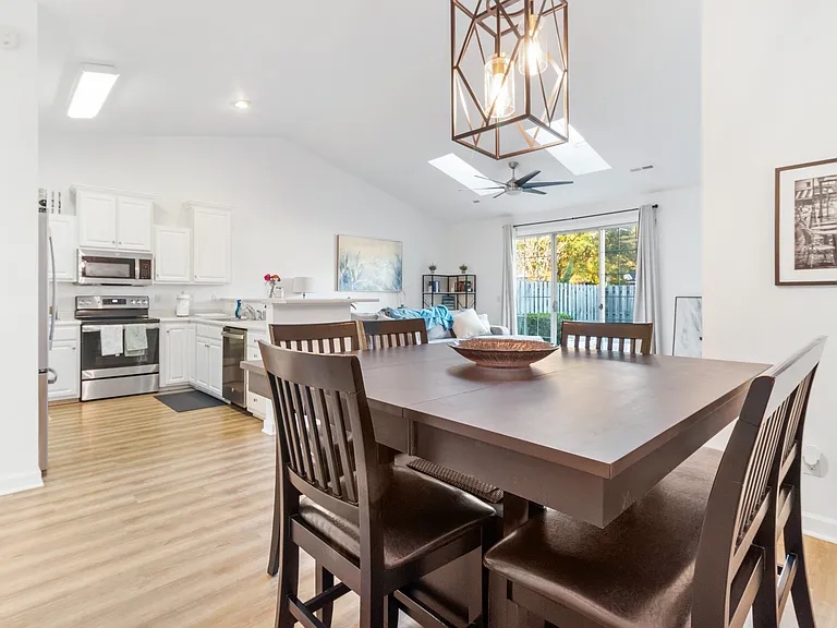 5006 Carleton Dr — Photo 9