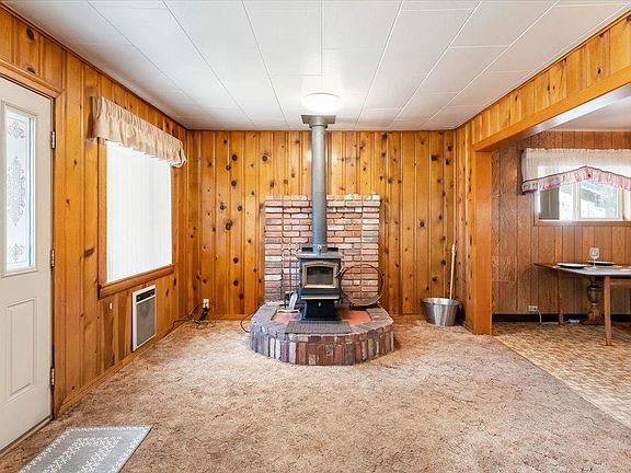 5th image of 372 Walnut St