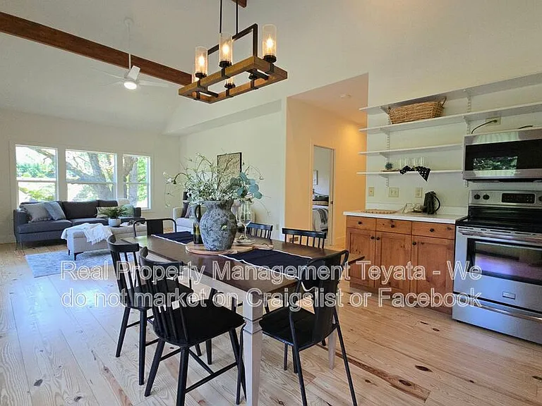 5560 Hillard Rd — Photo 16