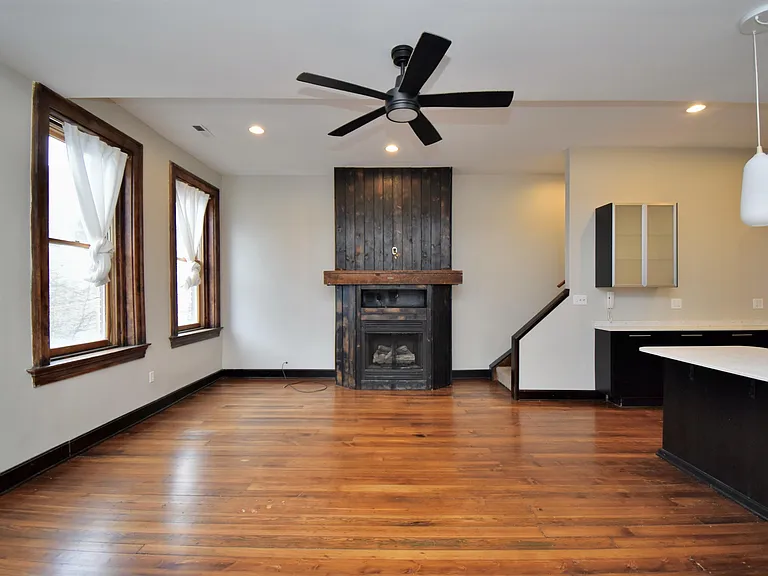 522 E 12th St #1 — Photo 22