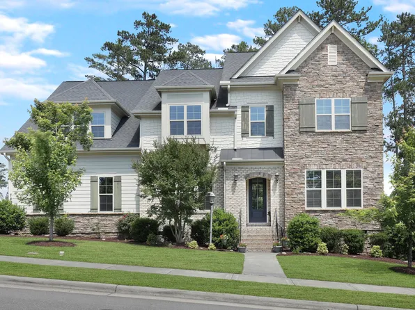 729 Magalloway Dr, Cary, NC 27519