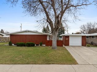 117 26th St SW, Minot, ND 58701