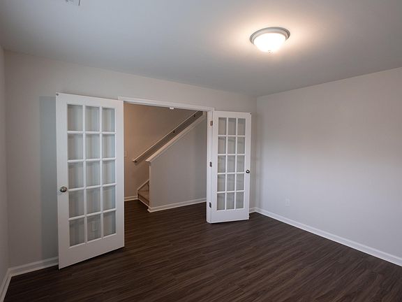 4th image of 1007 Crescent Corner Dr