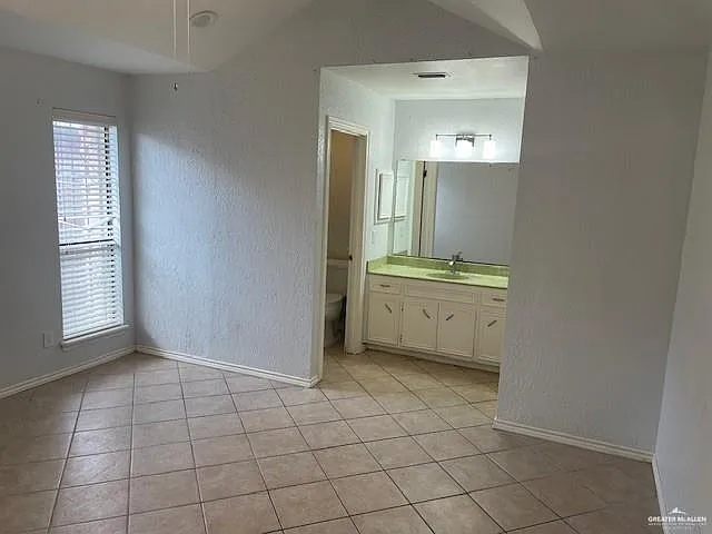 2432 W Iris Ave — Photo 7