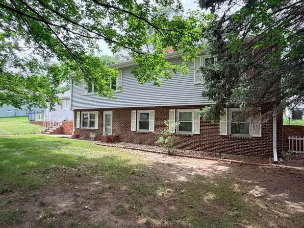 417 S Iowa St, Mitchell, SD 57301