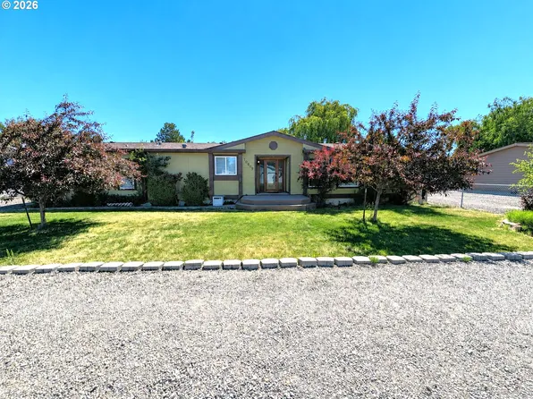 10409 F Ave, Island City, OR 97850