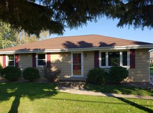 1830 N Olde Casaloma Dr, Appleton, WI 54913