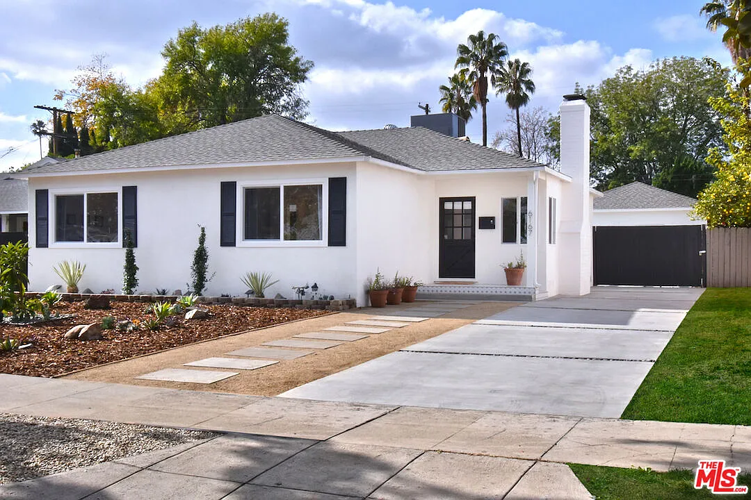 3 bed, 2.0 bath, 1125 sqft, $6,195 — Photo 2