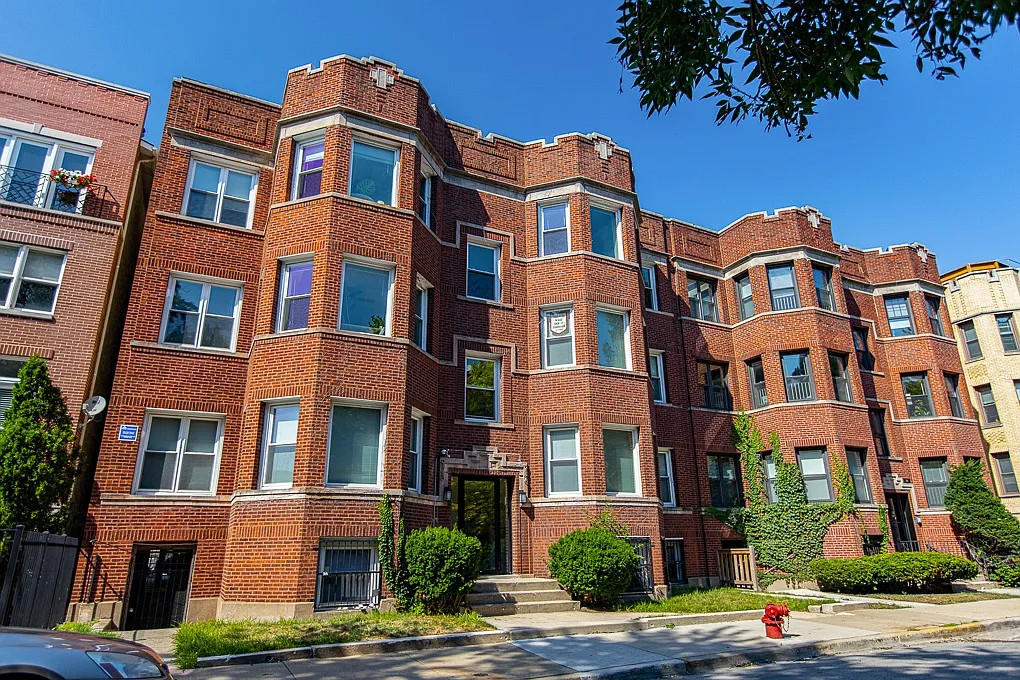 926-28 W. George St. — Photo 1