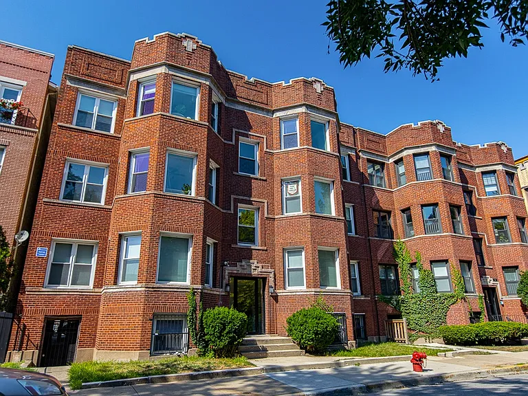 926-28 W. George St. — Photo 1