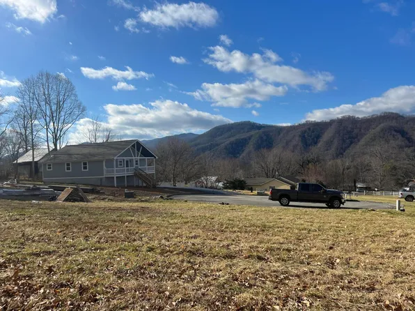 110 Hilltop View Rd, Erwin, TN 37650