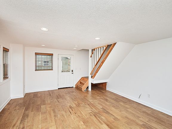 4th image of 123 Lakeview Dr