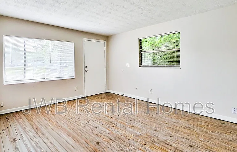 3142 Mecca St — Photo 6
